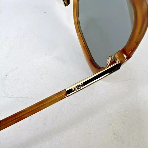 FENDI Oversized Sunglasses - Picture 6 of 8
